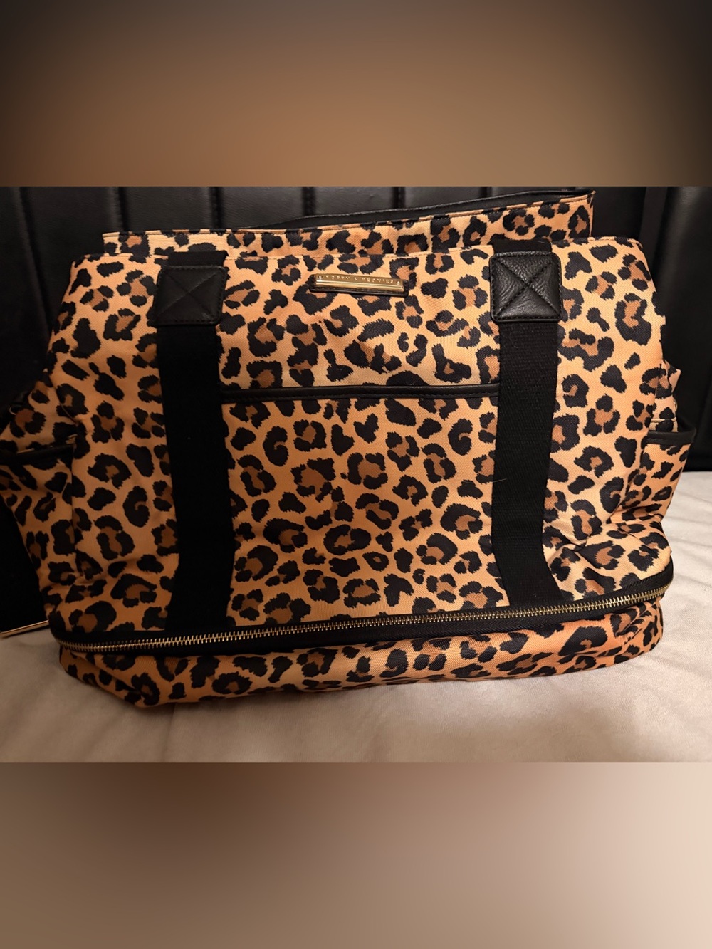 RARE EUC Poppy & Peonies 2020 Leopard Voyager